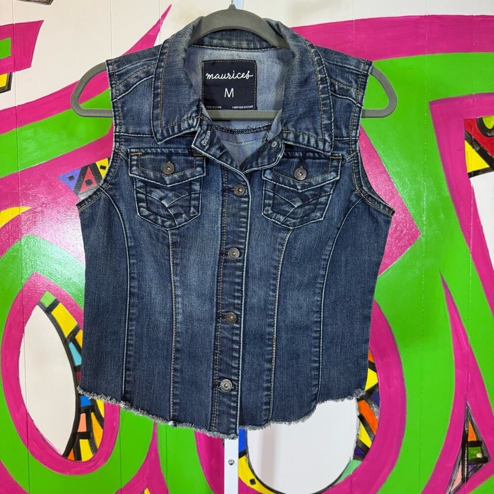 Maurices, Denim Vest. Size Medium. Cool fitted details. Excellent condition!